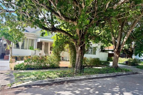 House in Miami, Florida 3 bedrooms, 226.03 sq.m. № 1926528 - photo 1