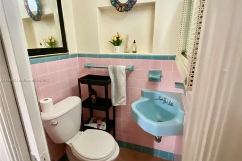 House in Miami, Florida 3 bedrooms, 226.03 sq.m. № 1926528 - photo 8