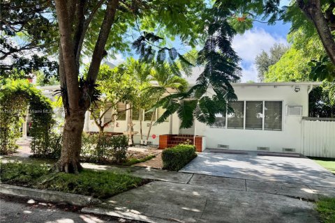 House in Miami, Florida 3 bedrooms, 226.03 sq.m. № 1926528 - photo 2