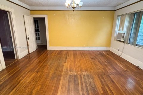 House in Miami, Florida 3 bedrooms, 226.03 sq.m. № 1926528 - photo 10