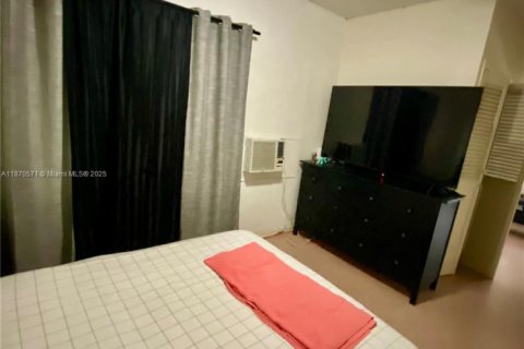 House in Miami, Florida 3 bedrooms, 226.03 sq.m. № 1926528 - photo 5