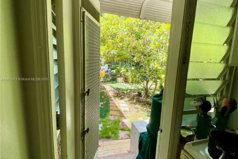 House in Miami, Florida 3 bedrooms, 226.03 sq.m. № 1926528 - photo 3