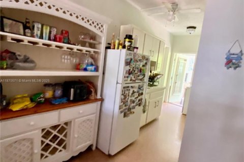House in Miami, Florida 3 bedrooms, 226.03 sq.m. № 1926528 - photo 4