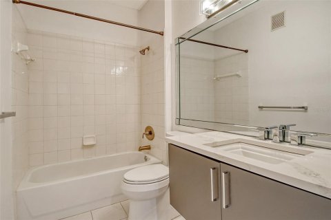 Condo in Sarasota, Florida, 3 bedrooms  № 2208098 - photo 18