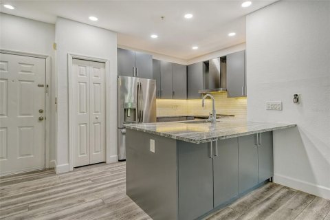 Condo in Sarasota, Florida, 3 bedrooms  № 2208098 - photo 8