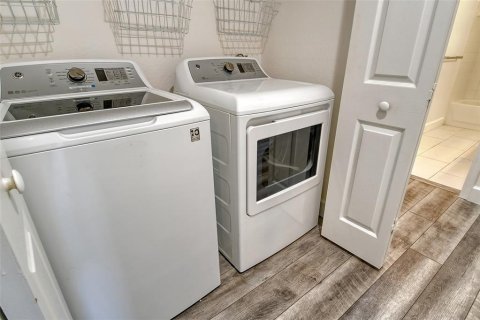Condo in Sarasota, Florida, 3 bedrooms  № 2208098 - photo 21