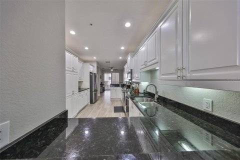 Condo in Apollo Beach, Florida, 3 bedrooms  № 1724688 - photo 19