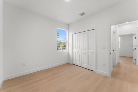House in North Port, Florida 3 bedrooms, 139.35 sq.m. № 2114237 - photo 12