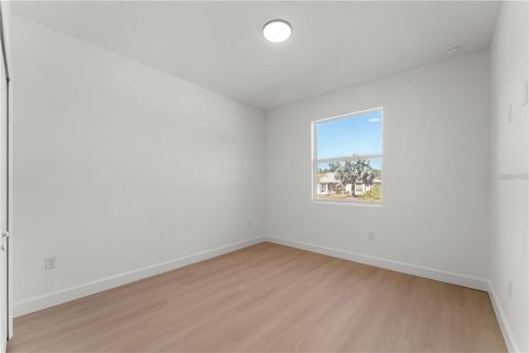 House in North Port, Florida 3 bedrooms, 139.35 sq.m. № 2114237 - photo 11