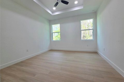 House in North Port, Florida 3 bedrooms, 139.35 sq.m. № 2114237 - photo 9