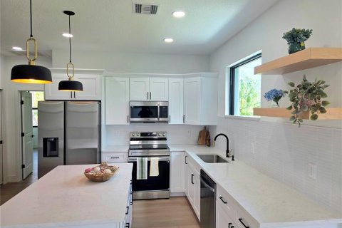 House in North Port, Florida 3 bedrooms, 139.35 sq.m. № 2114237 - photo 6