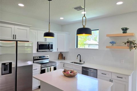 House in North Port, Florida 3 bedrooms, 139.35 sq.m. № 2114237 - photo 7