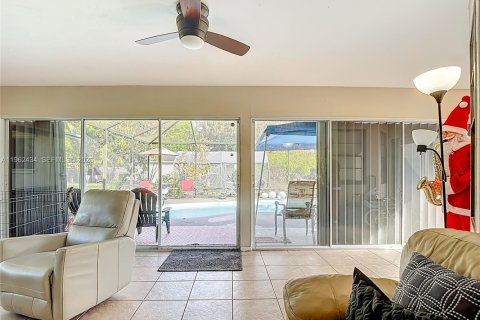 Купить виллу или дом в Лихай-Эйкерс, Флорида 3 спальни, № 2024236 - фото 29