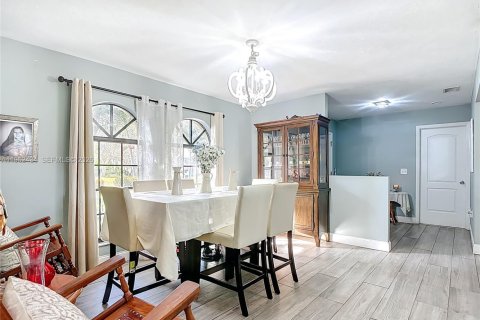 Купить виллу или дом в Лихай-Эйкерс, Флорида 3 спальни, № 2024236 - фото 16