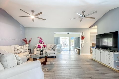 Купить виллу или дом в Лихай-Эйкерс, Флорида 3 спальни, № 2024236 - фото 17