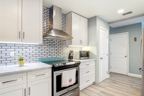 Купить виллу или дом в Лихай-Эйкерс, Флорида 3 спальни, № 2024236 - фото 22