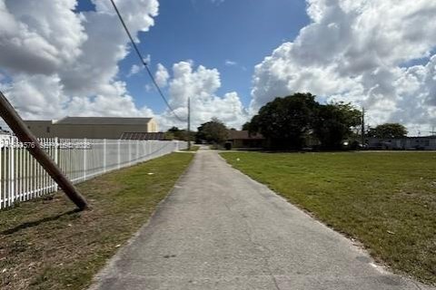 Immobilier commercial à vendre à Homestead, Floride № 2043566 - photo 4