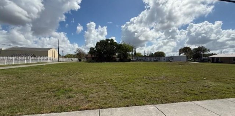 Immobilier commercial à Homestead, Floride № 2043566