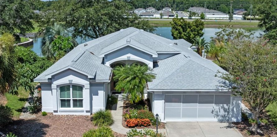 House in Tavares, Florida 2 bedrooms, 178.84 sq.m. № 1856134