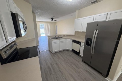 House in Davenport, Florida 5 bedrooms, 169.55 sq.m. № 2212505 - photo 4