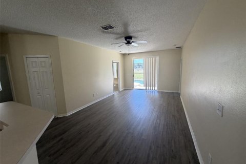 House in Davenport, Florida 5 bedrooms, 169.55 sq.m. № 2212505 - photo 7