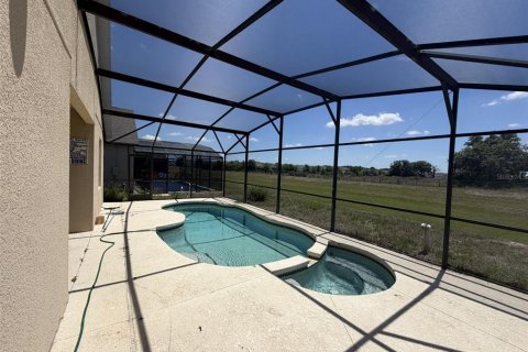 House in Davenport, Florida 5 bedrooms, 169.55 sq.m. № 2212505 - photo 23