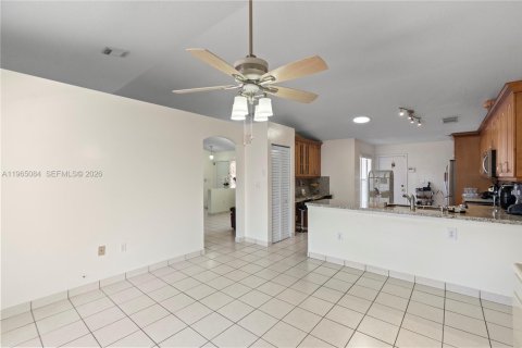 Villa ou maison à vendre à Miramar, Floride: 3 chambres, 144.18 m2 № 2026461 - photo 10