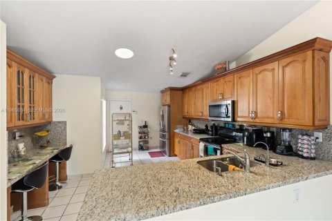 Villa ou maison à vendre à Miramar, Floride: 3 chambres, 144.18 m2 № 2026461 - photo 4