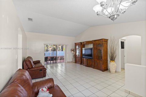 Villa ou maison à vendre à Miramar, Floride: 3 chambres, 144.18 m2 № 2026461 - photo 11
