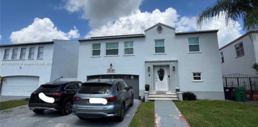 House in Homestead, Florida 4 bedrooms, 216.18 sq.m. № 1955885
