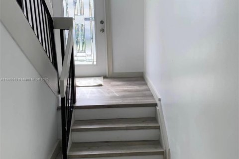 House in Homestead, Florida 4 bedrooms, 216.18 sq.m. № 1955885 - photo 4