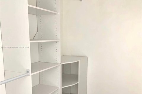 House in Homestead, Florida 4 bedrooms, 216.18 sq.m. № 1955885 - photo 26