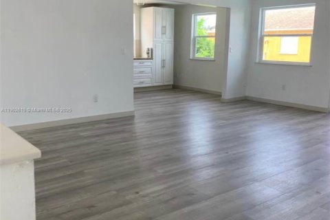 House in Homestead, Florida 4 bedrooms, 216.18 sq.m. № 1955885 - photo 12