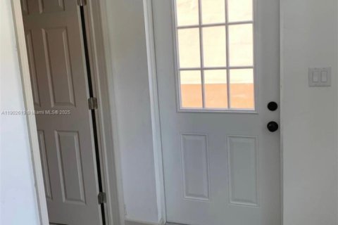 House in Homestead, Florida 4 bedrooms, 216.18 sq.m. № 1955885 - photo 6