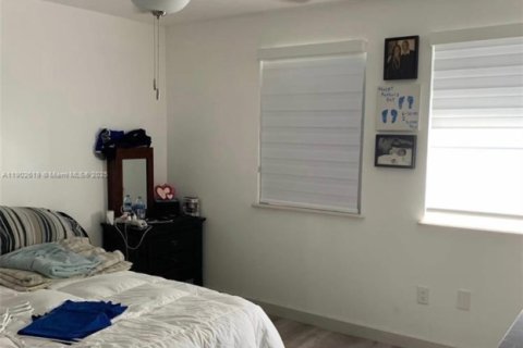 House in Homestead, Florida 4 bedrooms, 216.18 sq.m. № 1955885 - photo 29