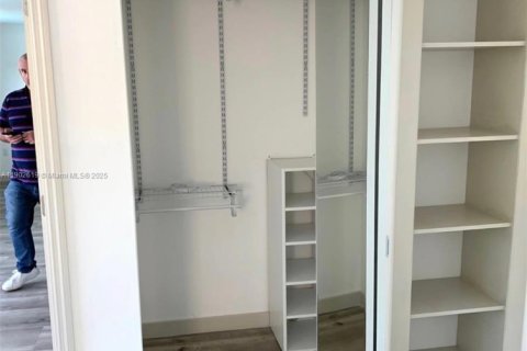 House in Homestead, Florida 4 bedrooms, 216.18 sq.m. № 1955885 - photo 8