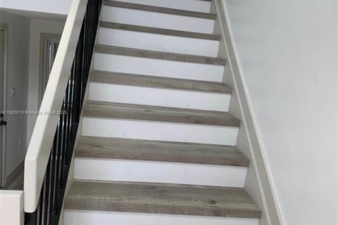 House in Homestead, Florida 4 bedrooms, 216.18 sq.m. № 1955885 - photo 11