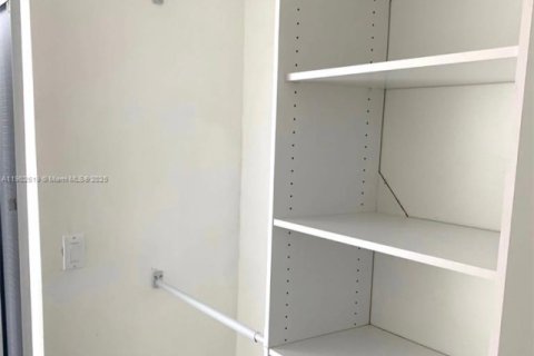 House in Homestead, Florida 4 bedrooms, 216.18 sq.m. № 1955885 - photo 25