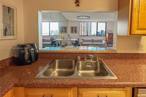 Apartment in Miami, Florida 1 bedroom, 65.03 sq.m. № 1976593 - photo 6