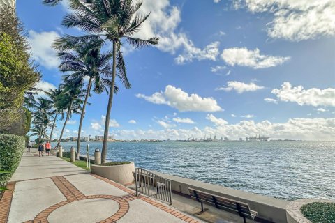 Apartment in Miami, Florida 1 bedroom, 65.03 sq.m. № 1976593 - photo 12