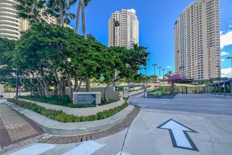 Apartment in Miami, Florida 1 bedroom, 65.03 sq.m. № 1976593 - photo 2