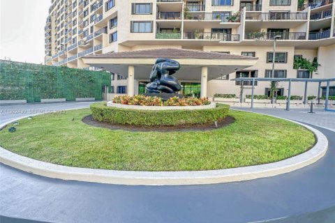 Apartment in Miami, Florida 1 bedroom, 65.03 sq.m. № 1976593 - photo 4