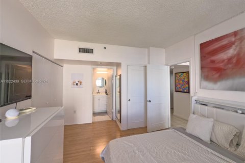 Apartment in Miami, Florida 1 bedroom, 65.03 sq.m. № 1976593 - photo 9
