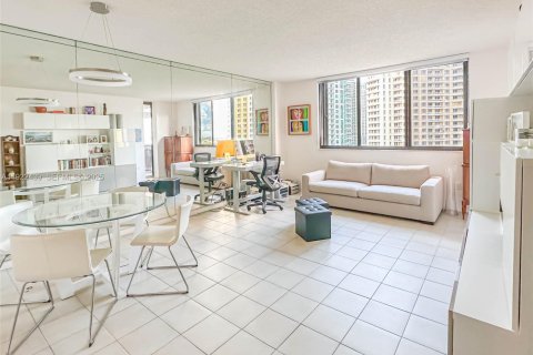 Apartment in Miami, Florida 1 bedroom, 65.03 sq.m. № 1976593 - photo 5