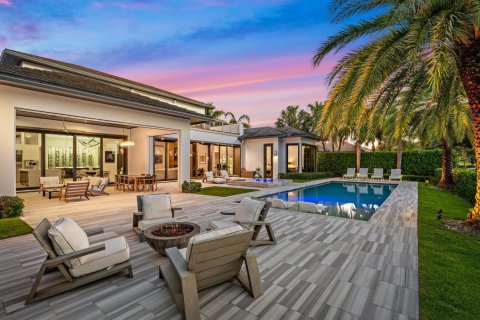 House in Jupiter, Florida 4 bedrooms, 549.33 sq.m. № 2256413 - photo 3