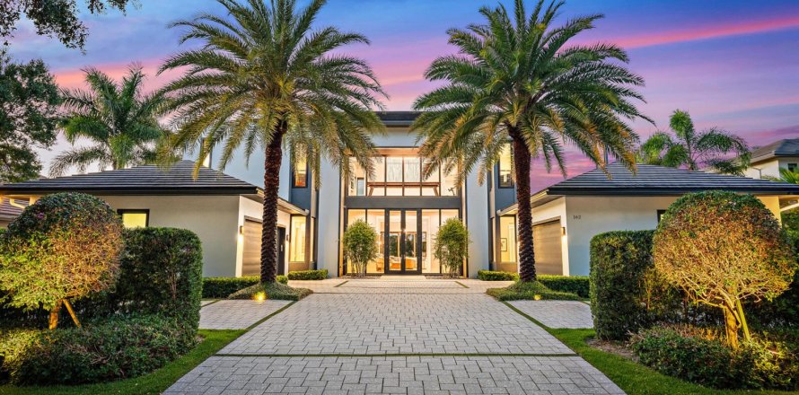 House in Jupiter, Florida 4 bedrooms, 549.33 sq.m. № 2256413