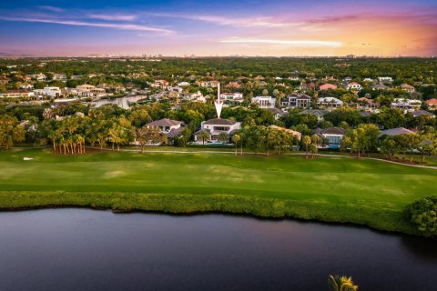 House in Jupiter, Florida 4 bedrooms, 549.33 sq.m. № 2256413 - photo 12