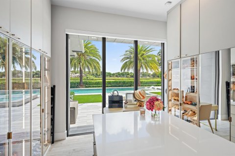 House in Jupiter, Florida 4 bedrooms, 549.33 sq.m. № 2256413 - photo 25