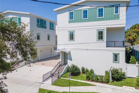Townhouse in Tampa, Florida 3 bedrooms, 255.48 sq.m. № 1824916 - photo 1
