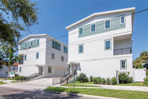 Townhouse in Tampa, Florida 3 bedrooms, 255.48 sq.m. № 1824916 - photo 5